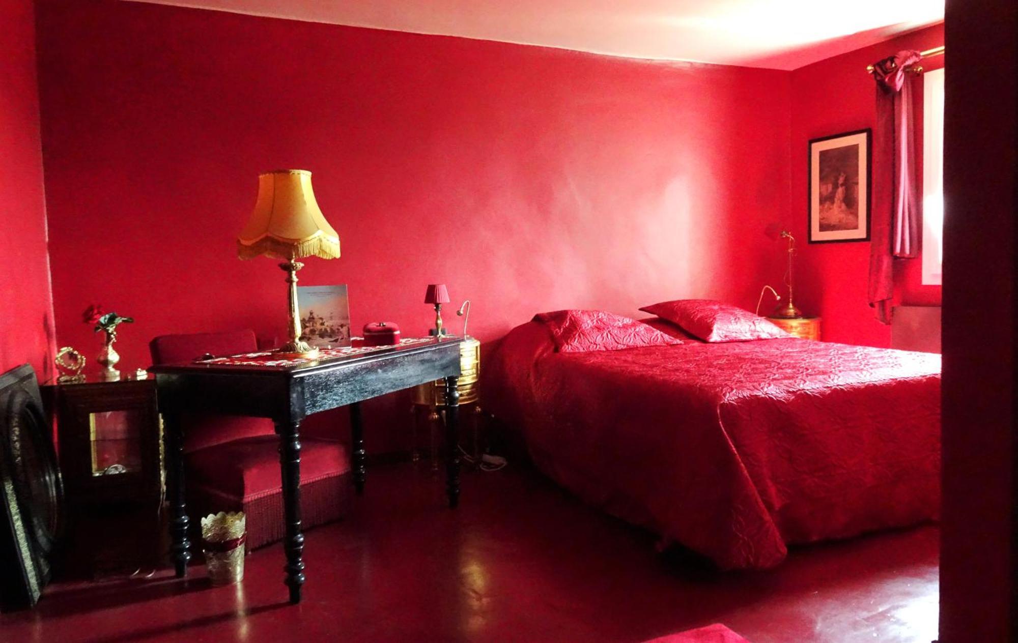 La Dame Au Balcon * Roussillon en Isere