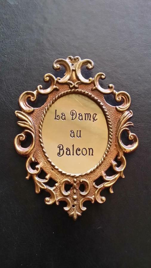 La Dame Au Balcon *